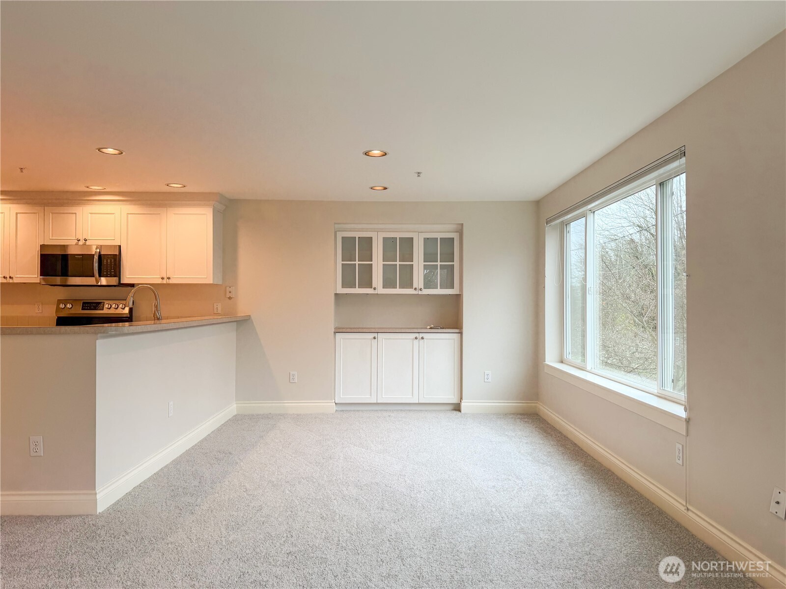 2334 Thorndyke Ave W #202, Seattle, WA 98199
