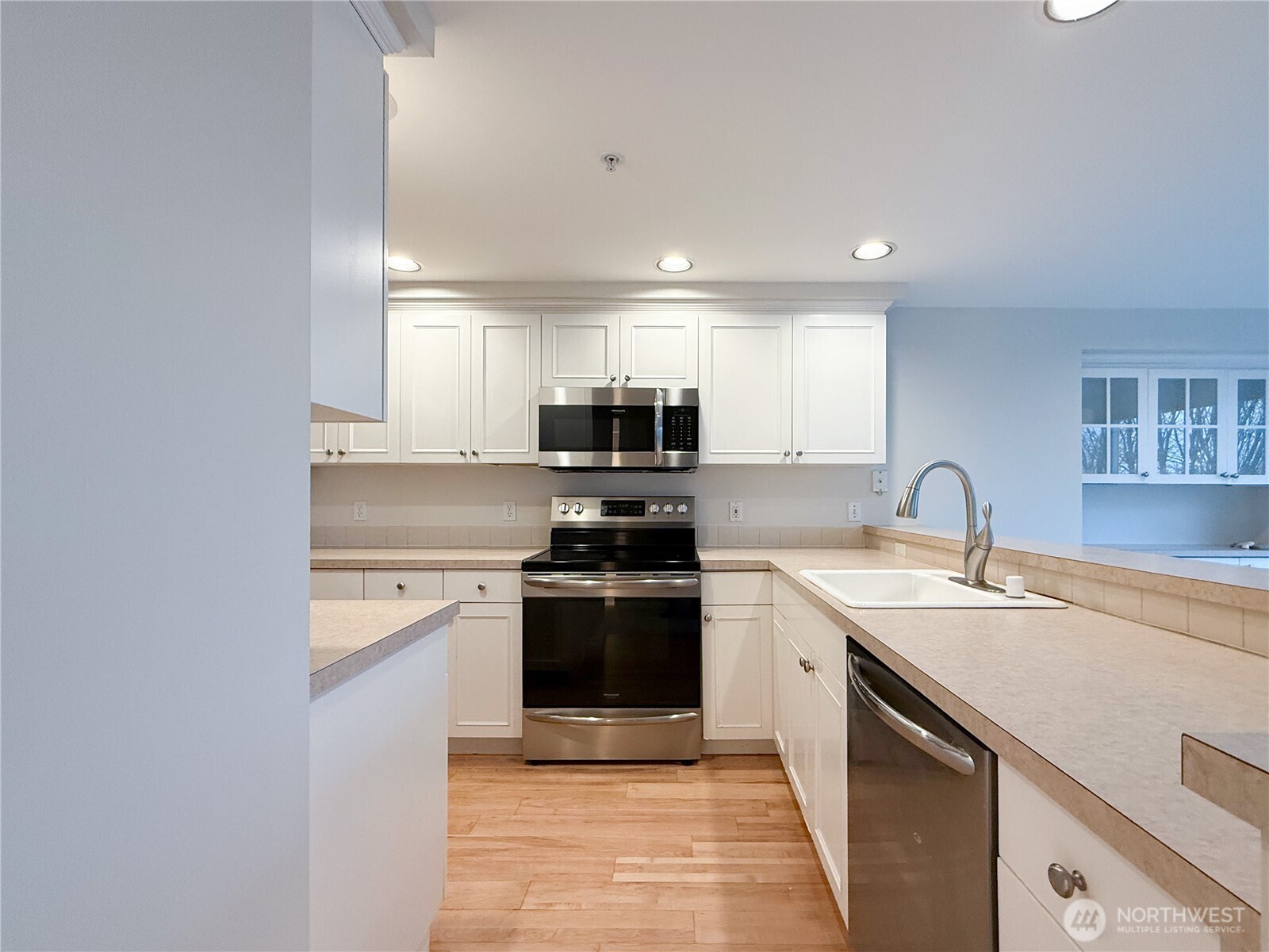 2334 Thorndyke Ave W #202, Seattle, WA 98199