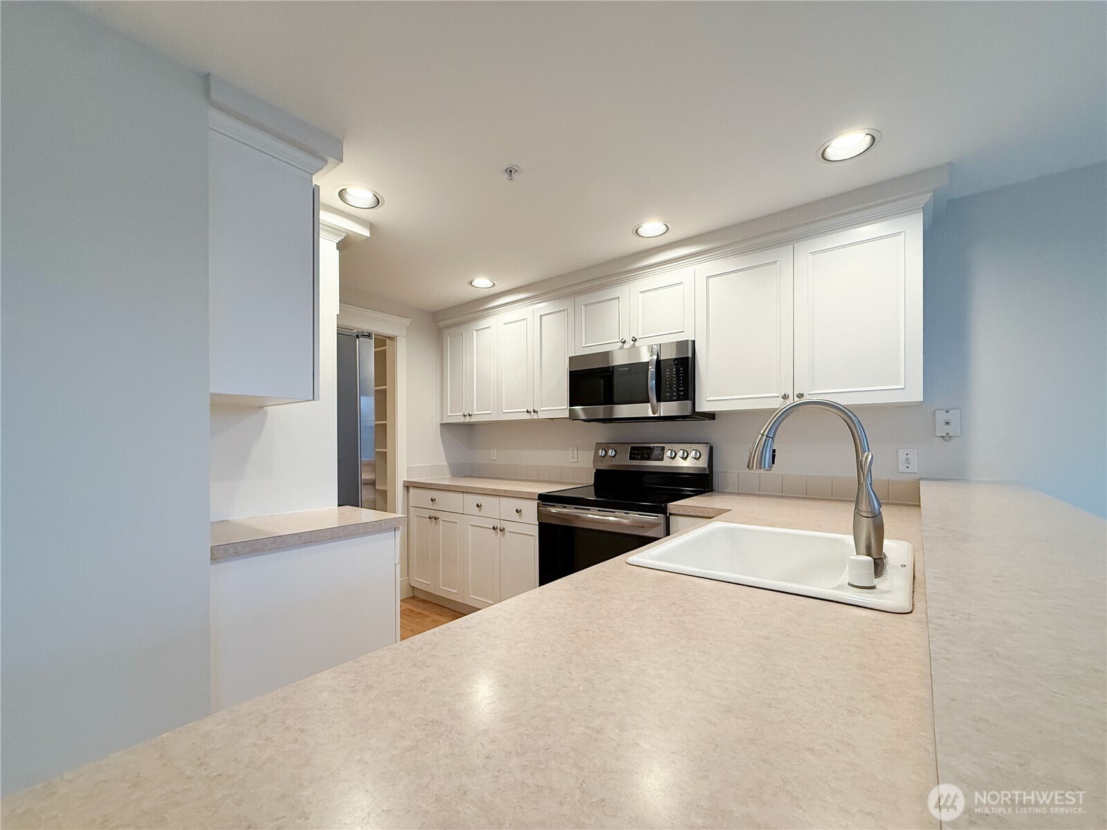 2334 Thorndyke Ave W #202, Seattle, WA 98199