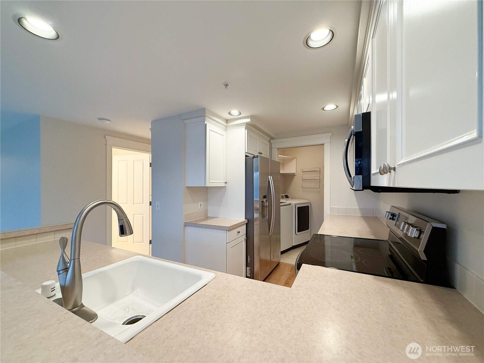 2334 Thorndyke Ave W #202, Seattle, WA 98199
