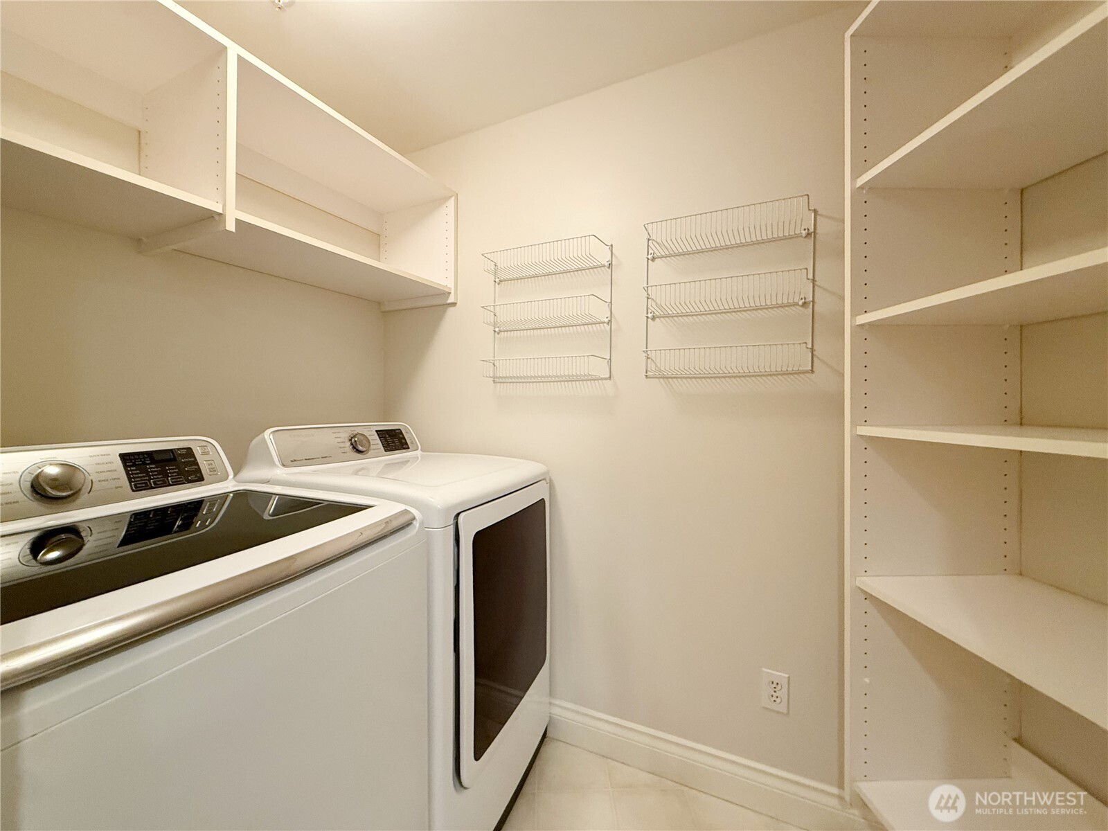 2334 Thorndyke Ave W #202, Seattle, WA 98199