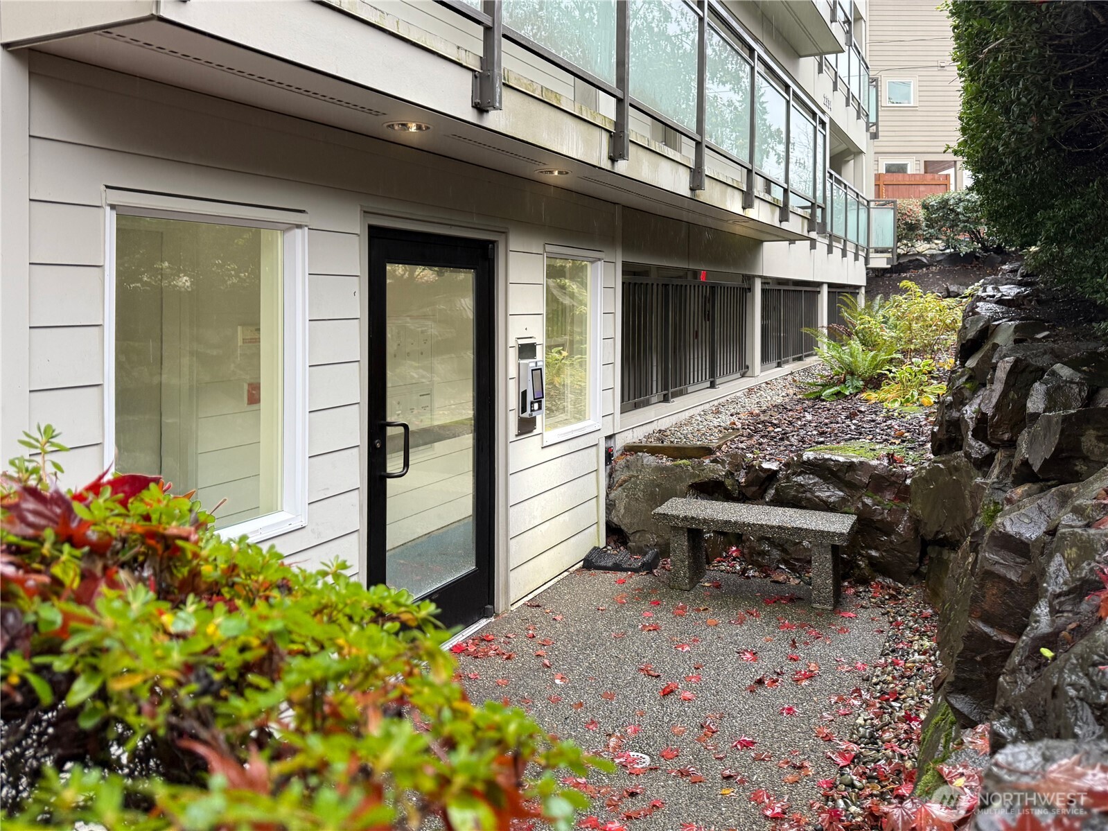 2334 Thorndyke Ave W #202, Seattle, WA 98199