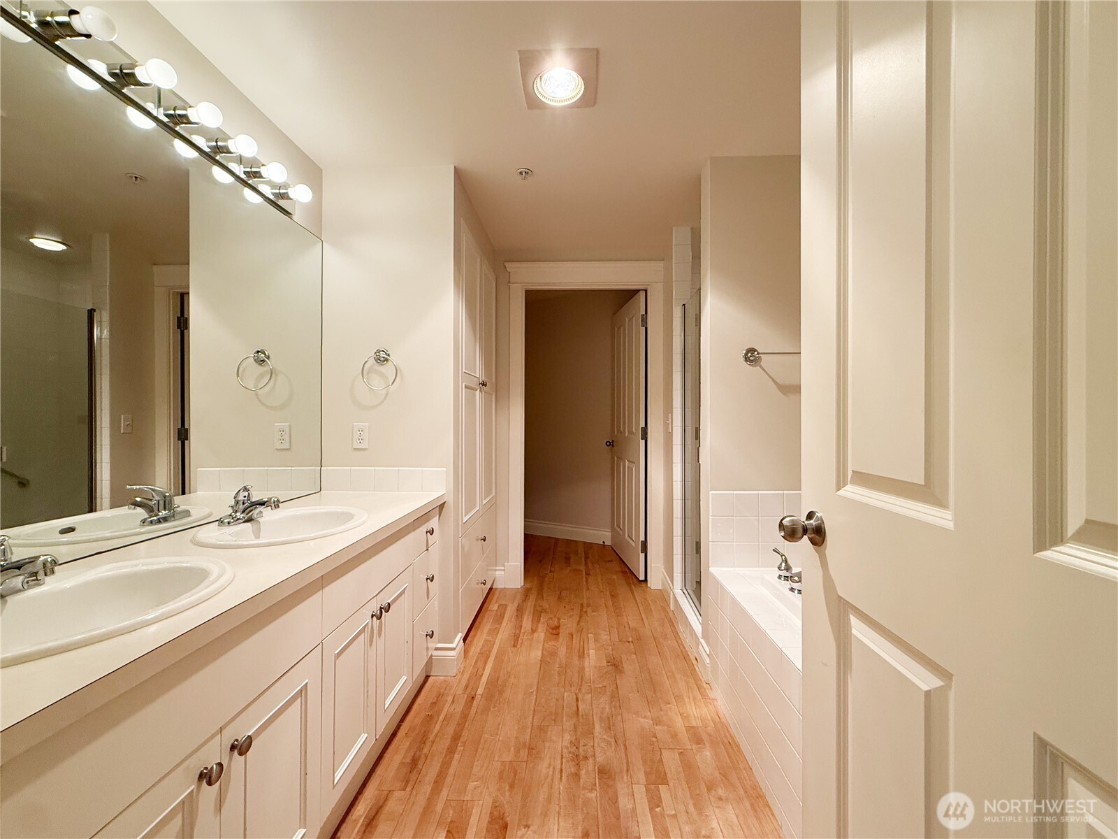 2334 Thorndyke Ave W #202, Seattle, WA 98199
