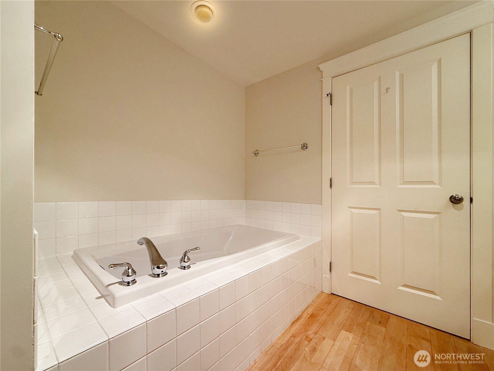 2334 Thorndyke Ave W #202, Seattle, WA 98199