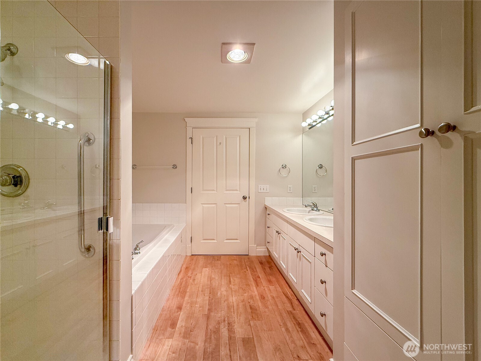2334 Thorndyke Ave W #202, Seattle, WA 98199