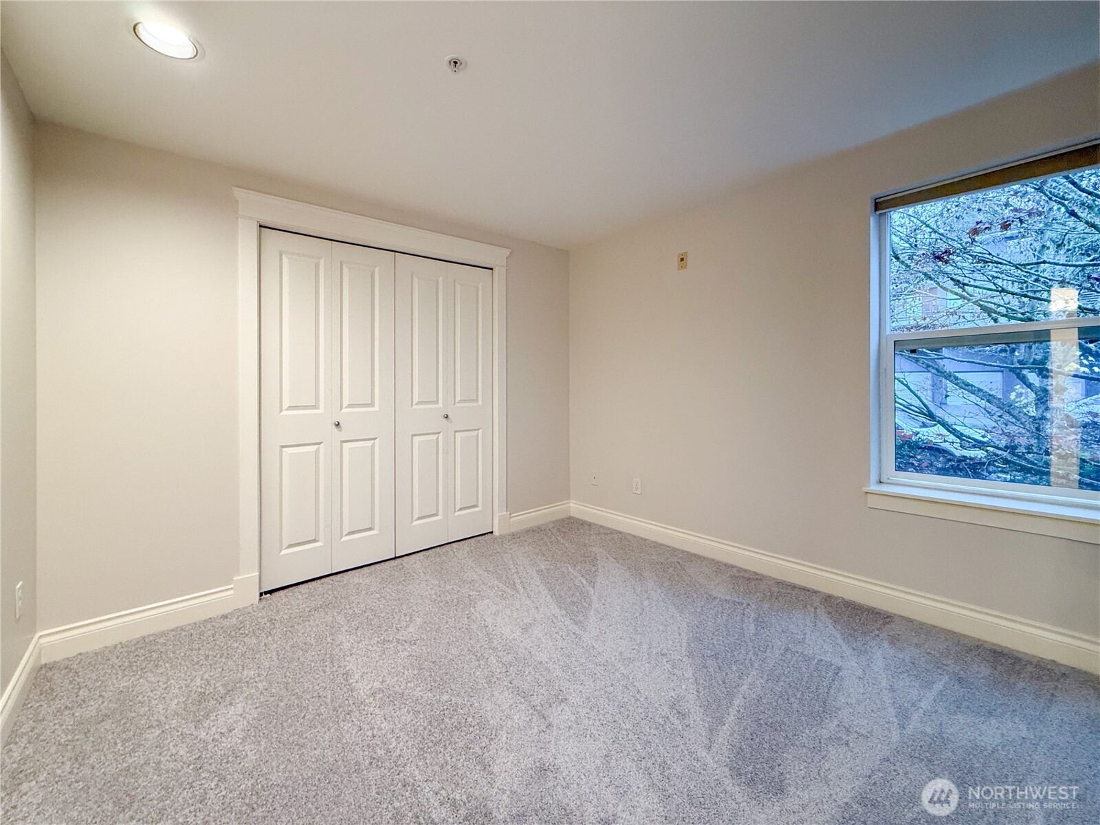 2334 Thorndyke Ave W #202, Seattle, WA 98199