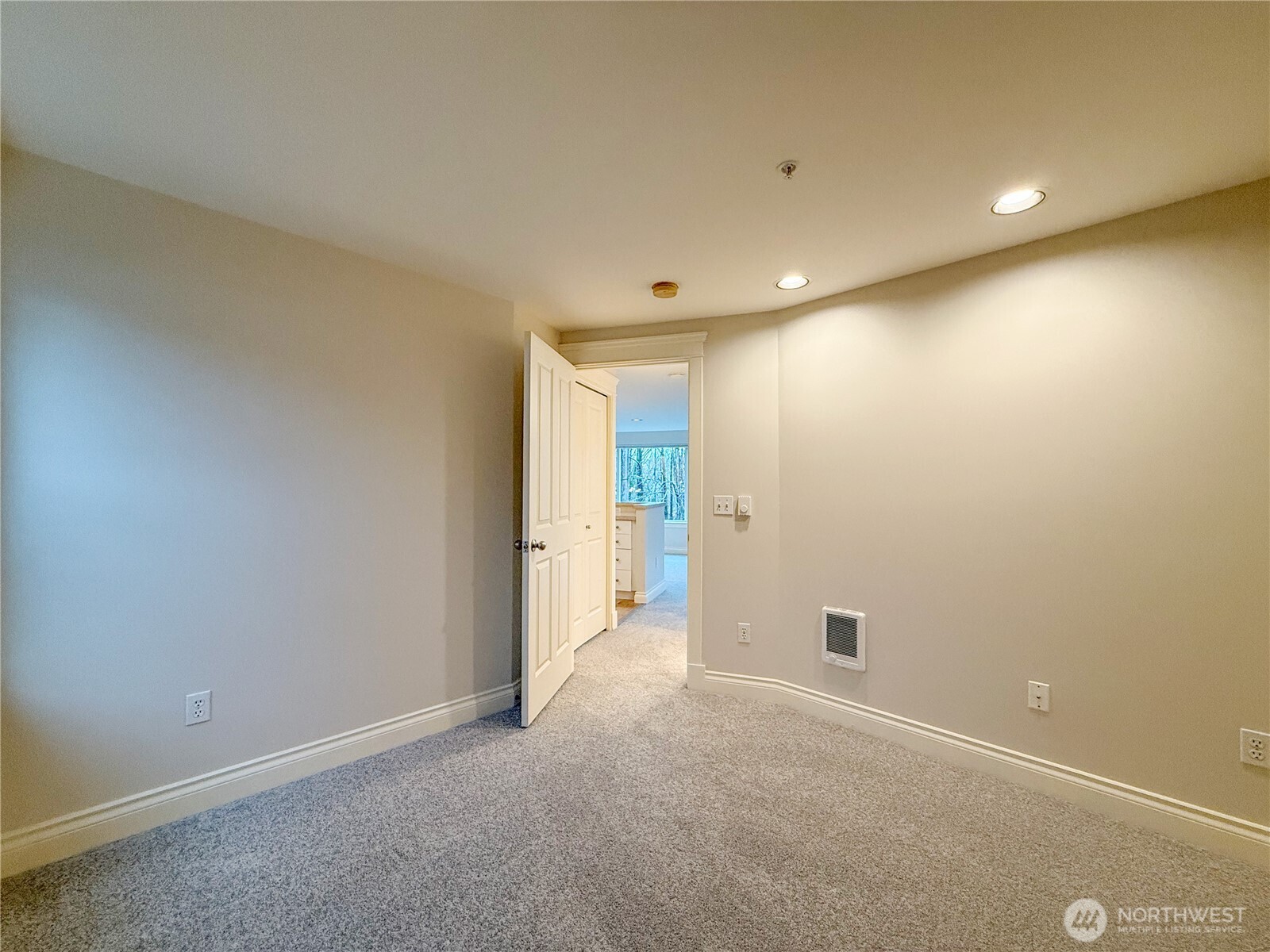 2334 Thorndyke Ave W #202, Seattle, WA 98199