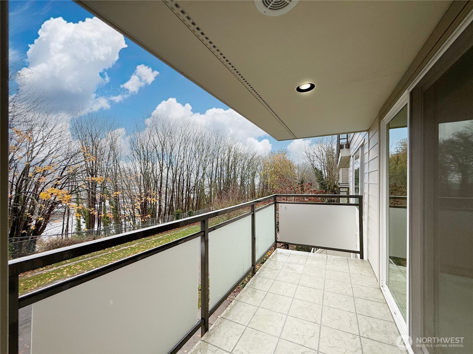 2334 Thorndyke Ave W #202, Seattle, WA 98199