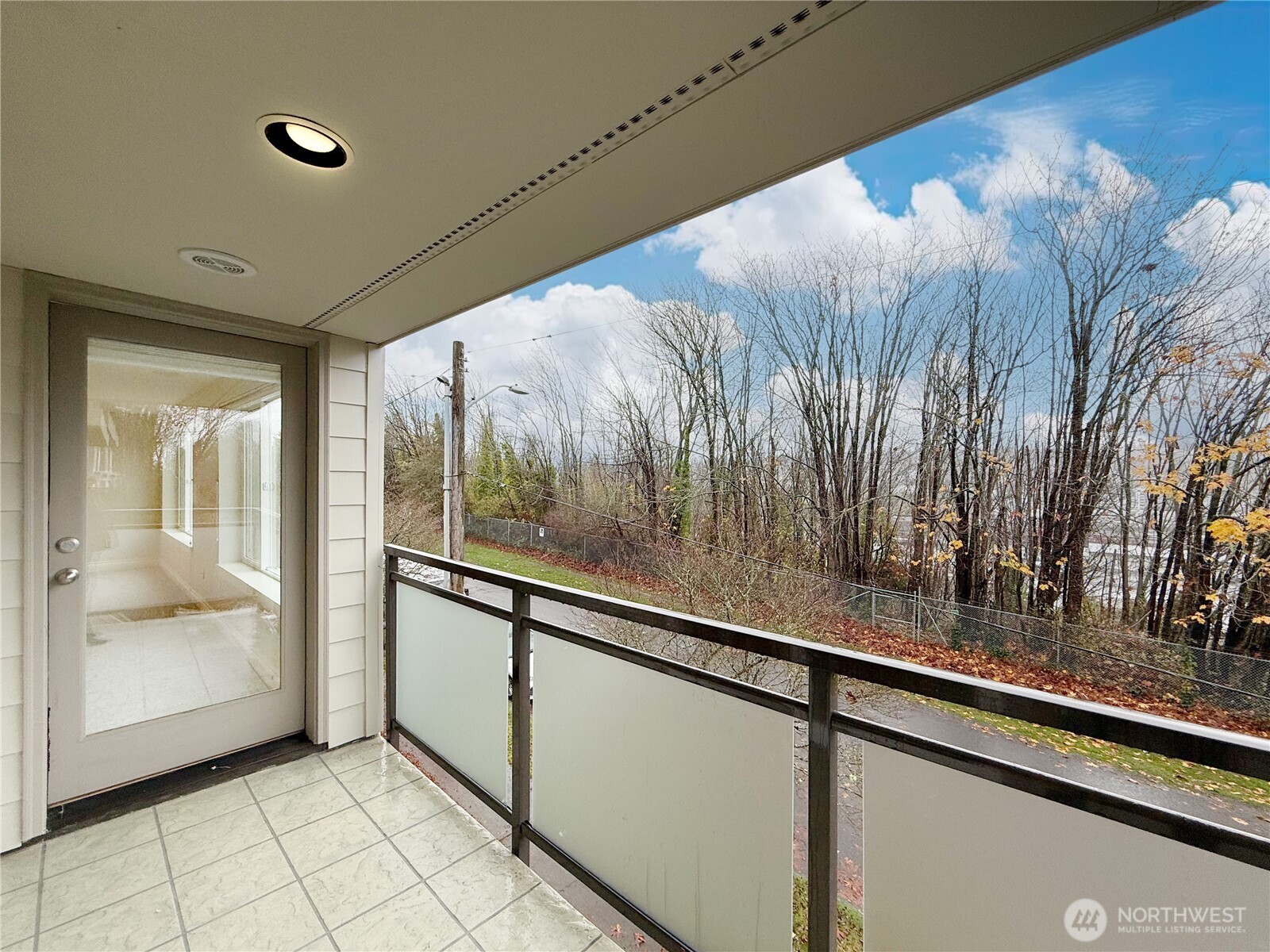 2334 Thorndyke Ave W #202, Seattle, WA 98199