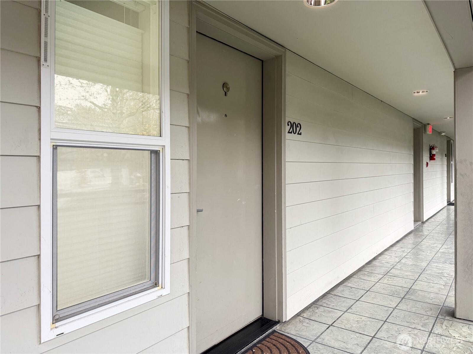 2334 Thorndyke Ave W #202, Seattle, WA 98199
