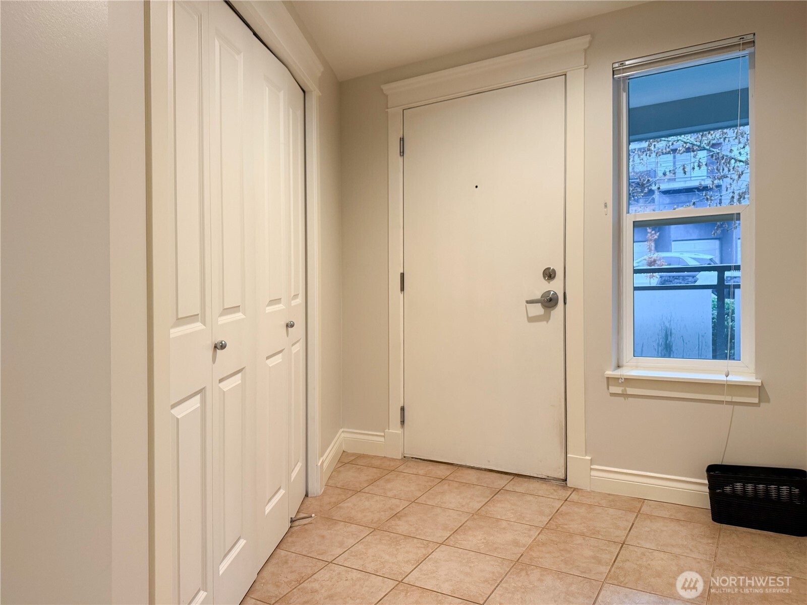 2334 Thorndyke Ave W #202, Seattle, WA 98199