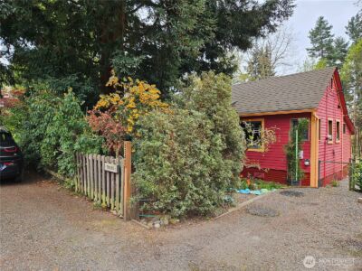 9345 NE Seaview Avenue , Indianola, WA 98342 - Photo 1