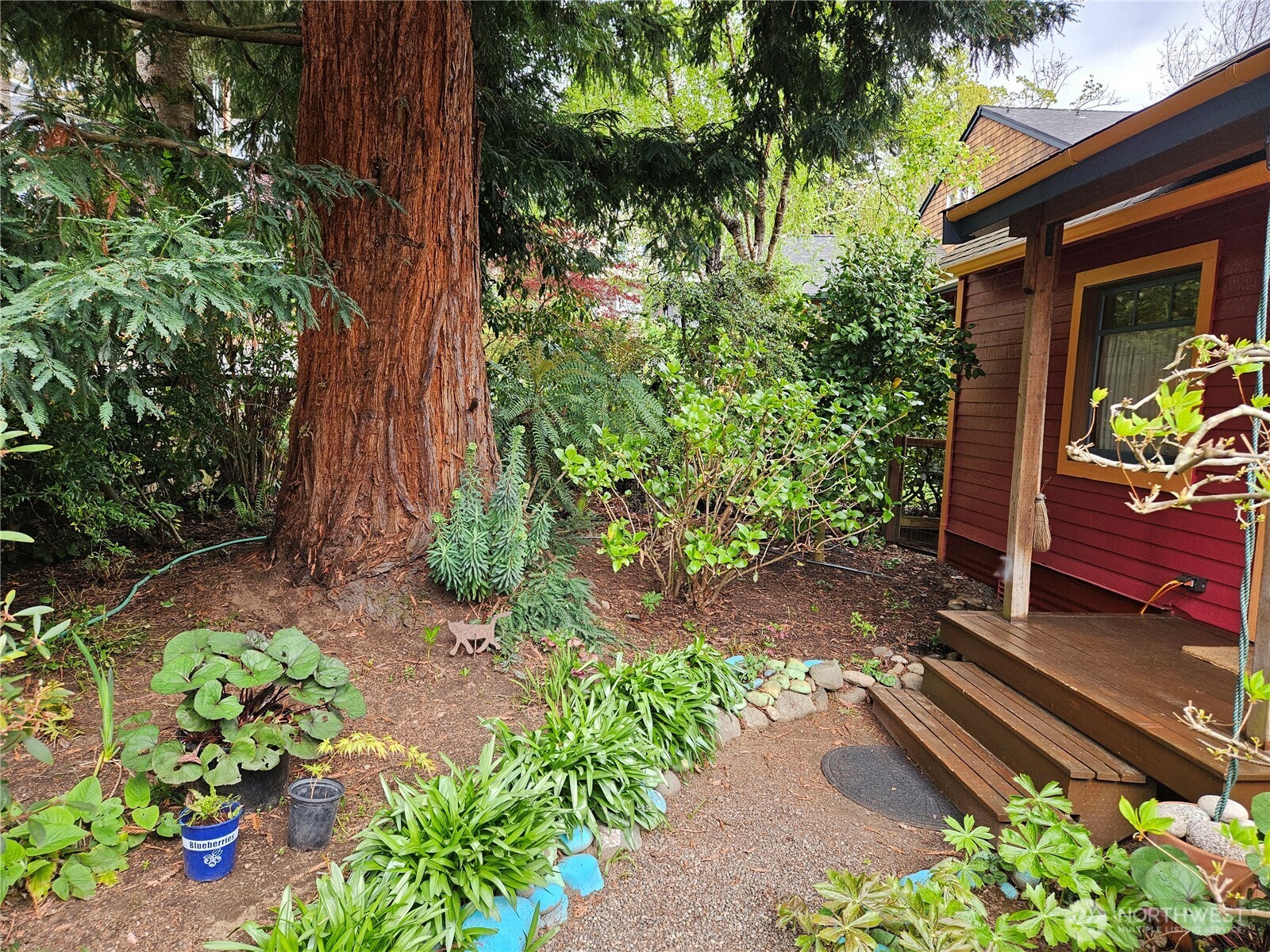 9345 NE Seaview Avenue , Indianola, WA 98342