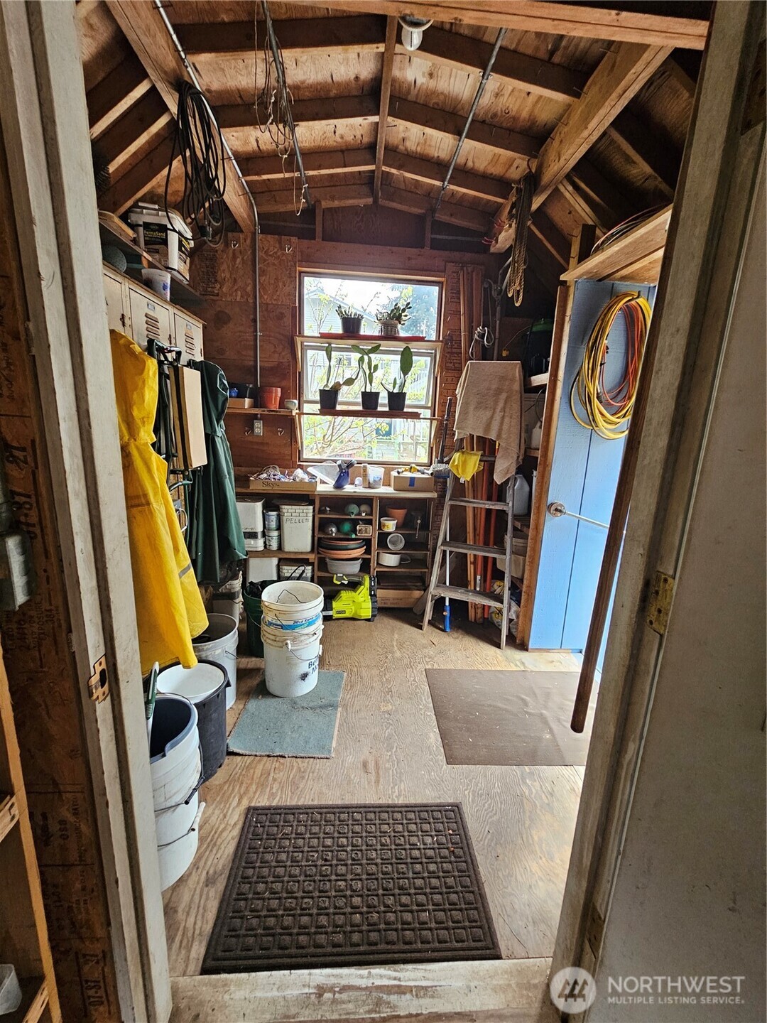 9345 NE Seaview Avenue , Indianola, WA 98342