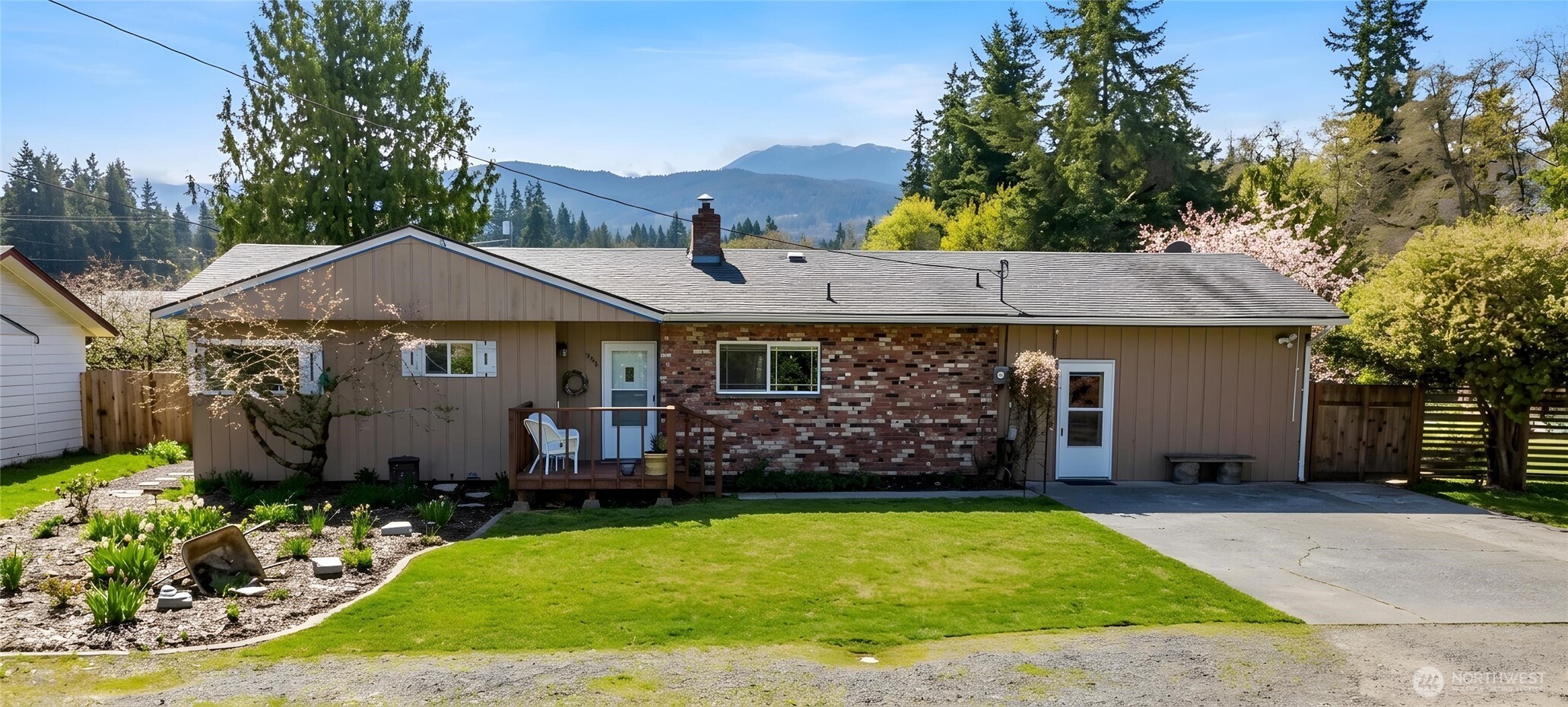 310 E Hillcrest Drive , Port Angeles, WA 98362