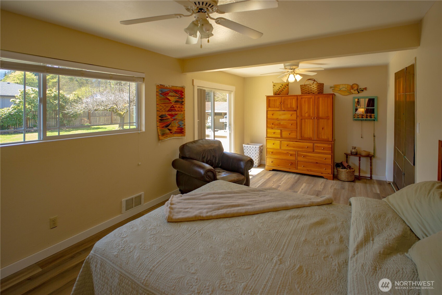 310 E Hillcrest Drive , Port Angeles, WA 98362