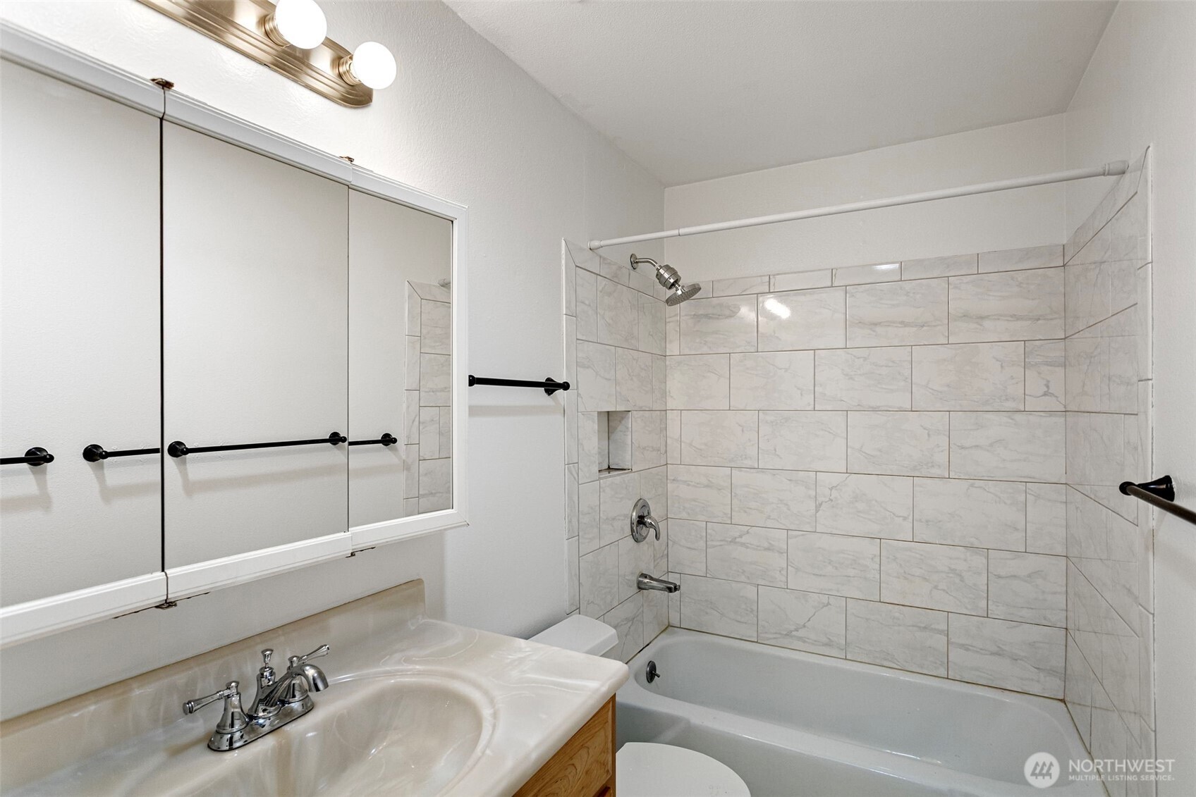 5620 200th Street SW #A102, Lynnwood, WA 98036