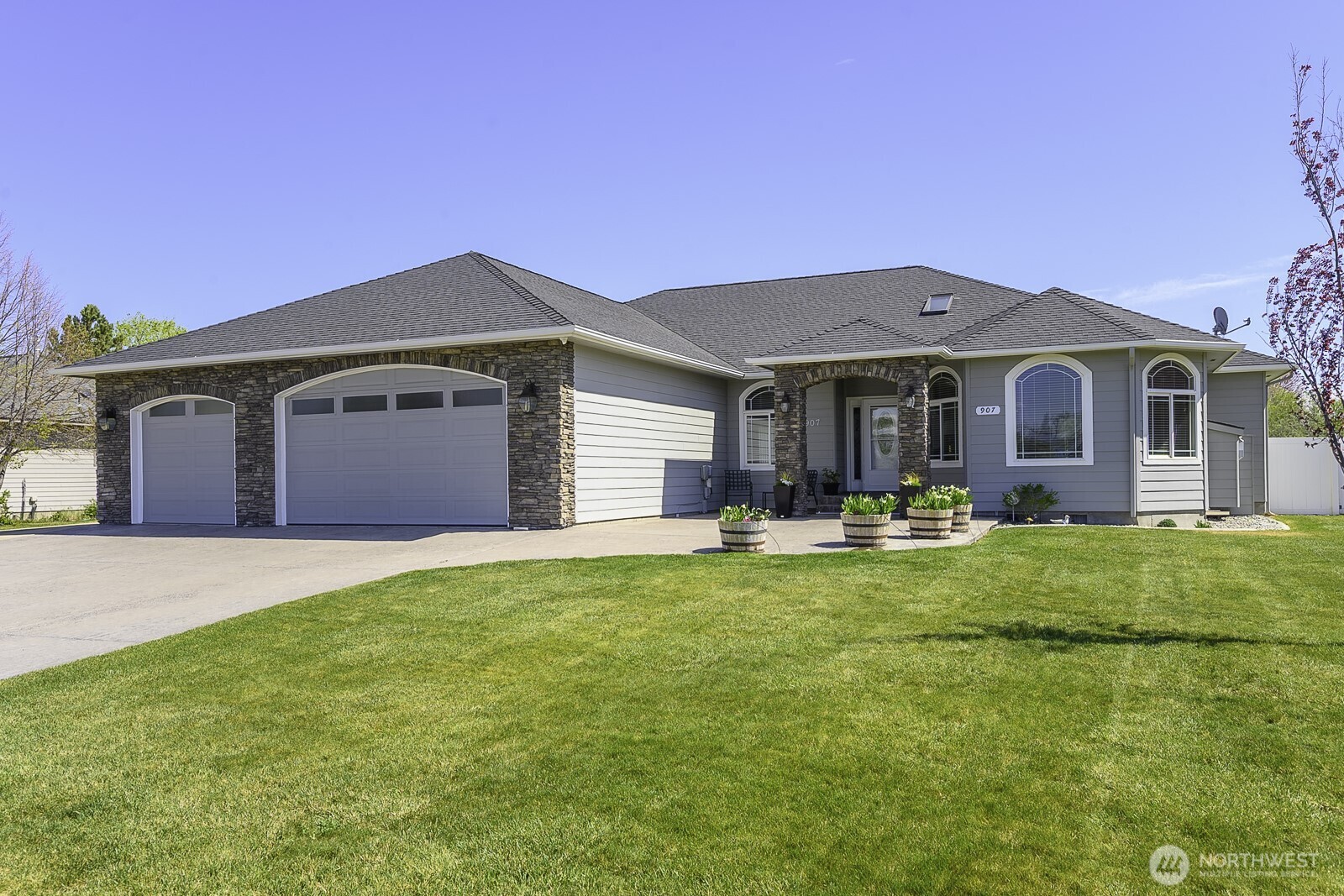 907 S Sand Dune Road , Moses Lake, WA 98837
