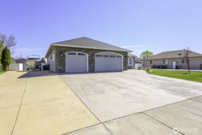 907 S Sand Dune Road , Moses Lake, WA 98837 - Photo 2