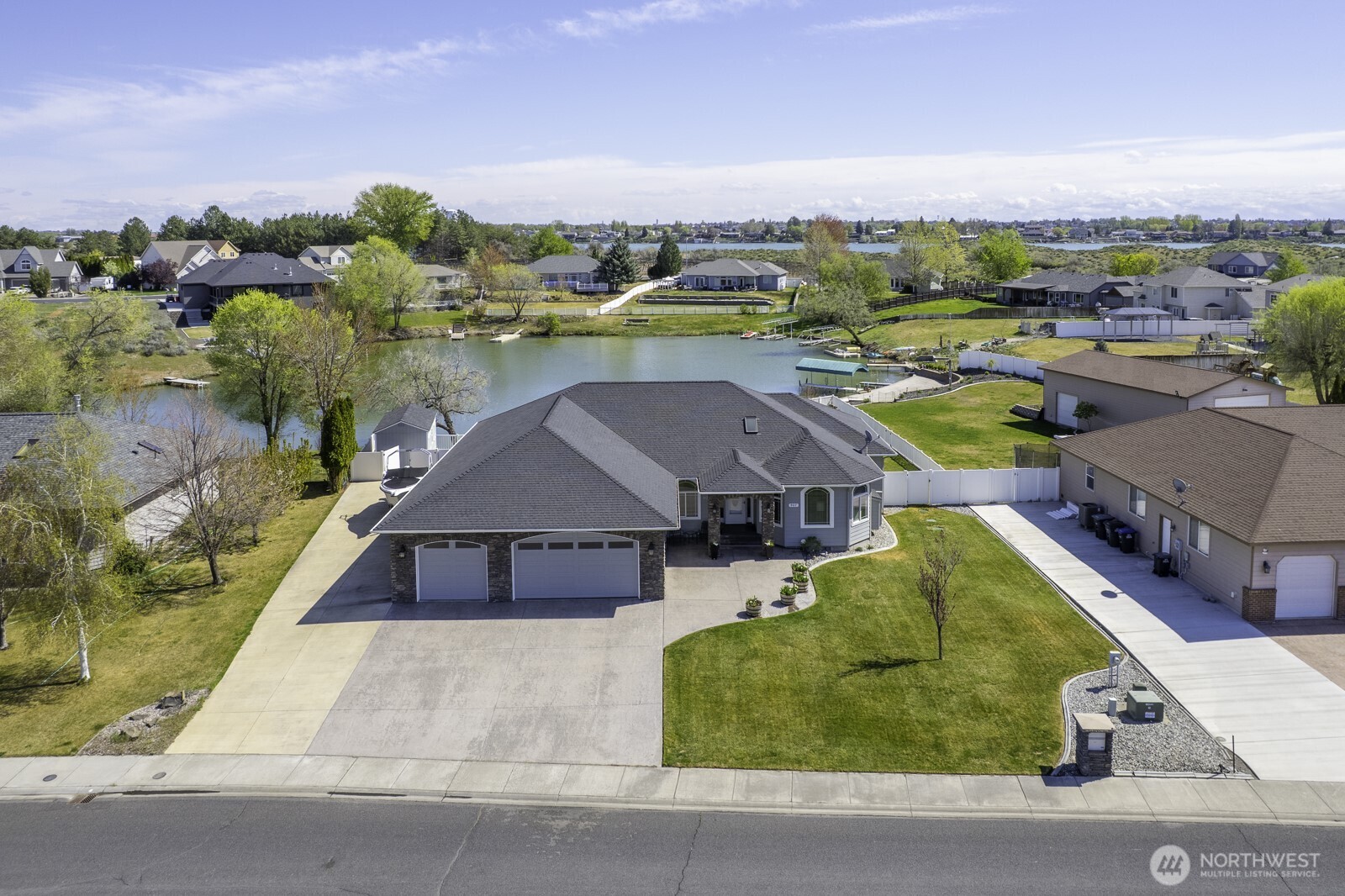 907 S Sand Dune Road , Moses Lake, WA 98837