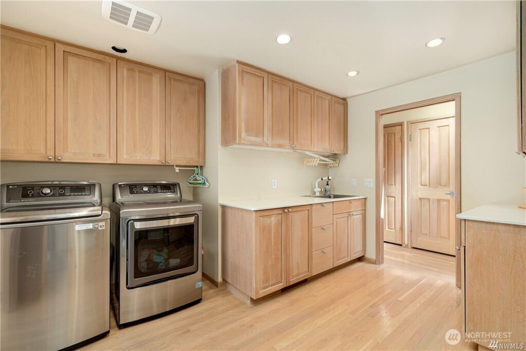 8428 N Mercer Way , Mercer Island, WA 98040-3134