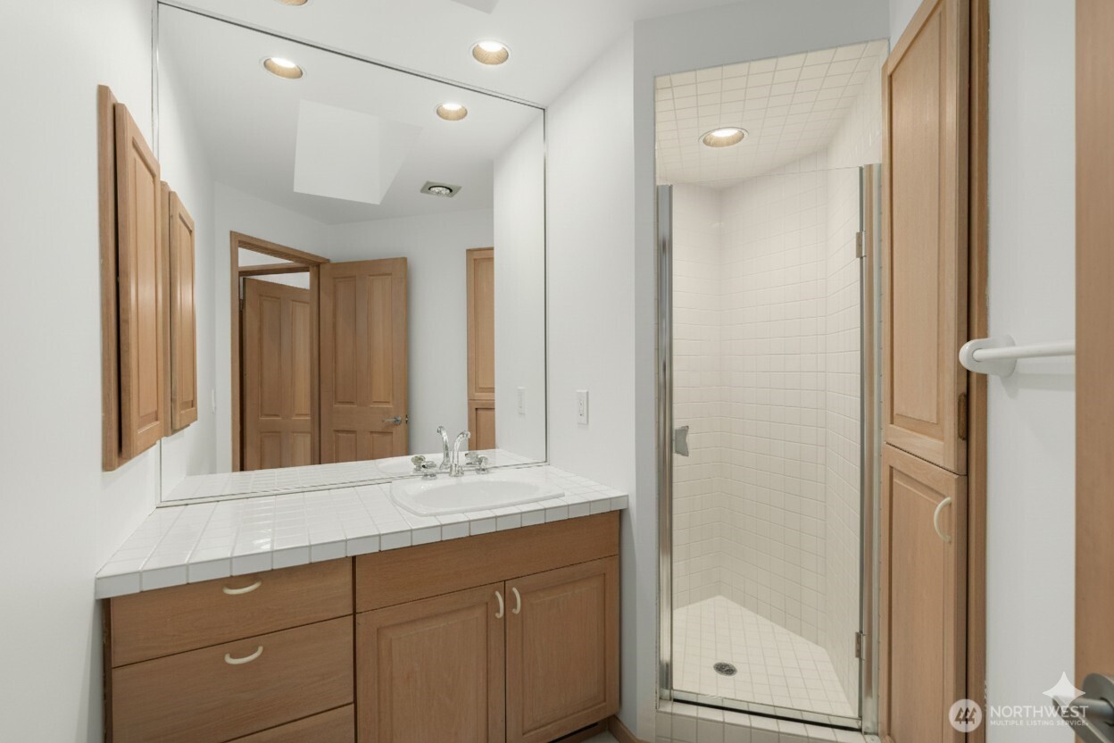 8428 N Mercer Way , Mercer Island, WA 98040-3134