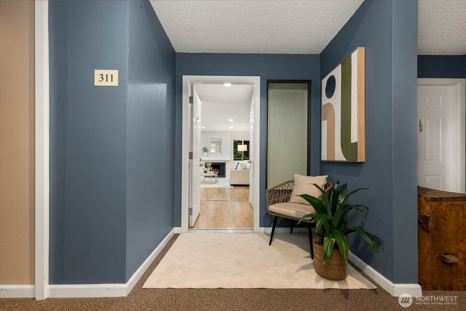 7600 SE 29th St #311, Mercer Island, WA 98040