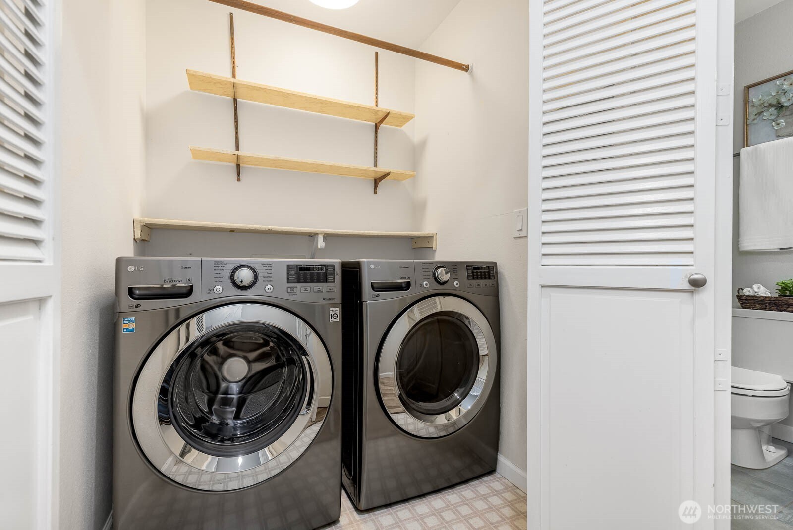 7600 SE 29th St #311, Mercer Island, WA 98040
