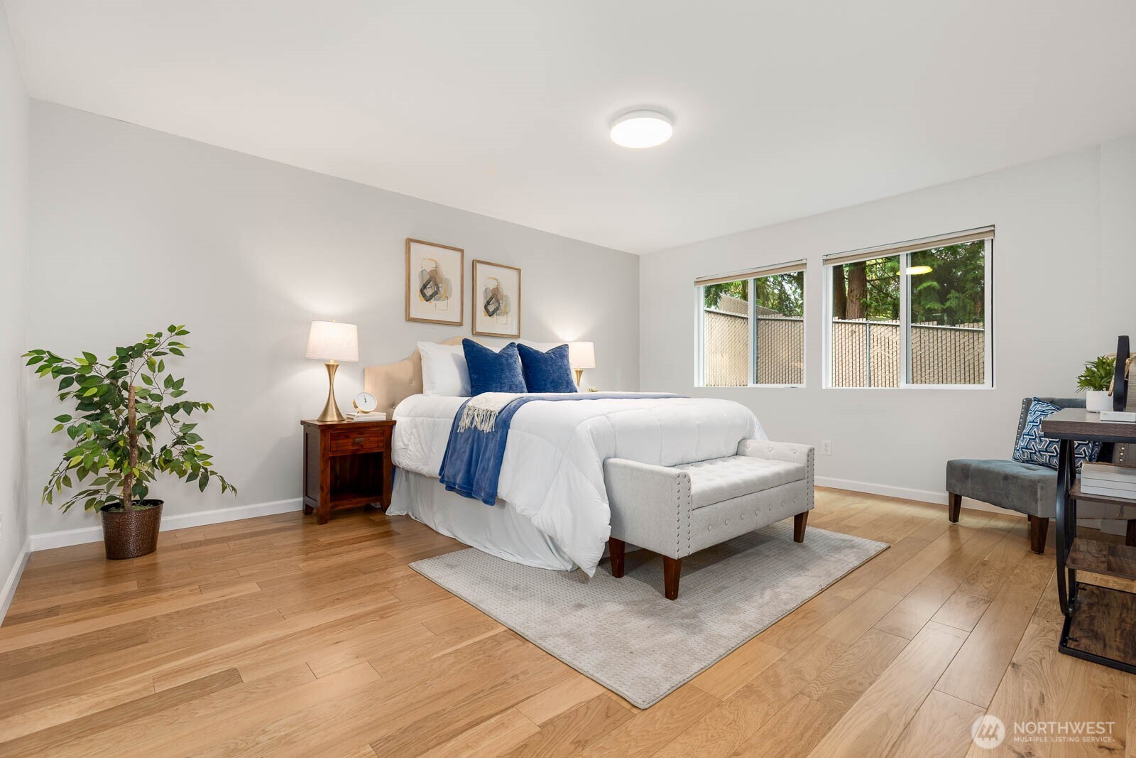 7600 SE 29th St #311, Mercer Island, WA 98040