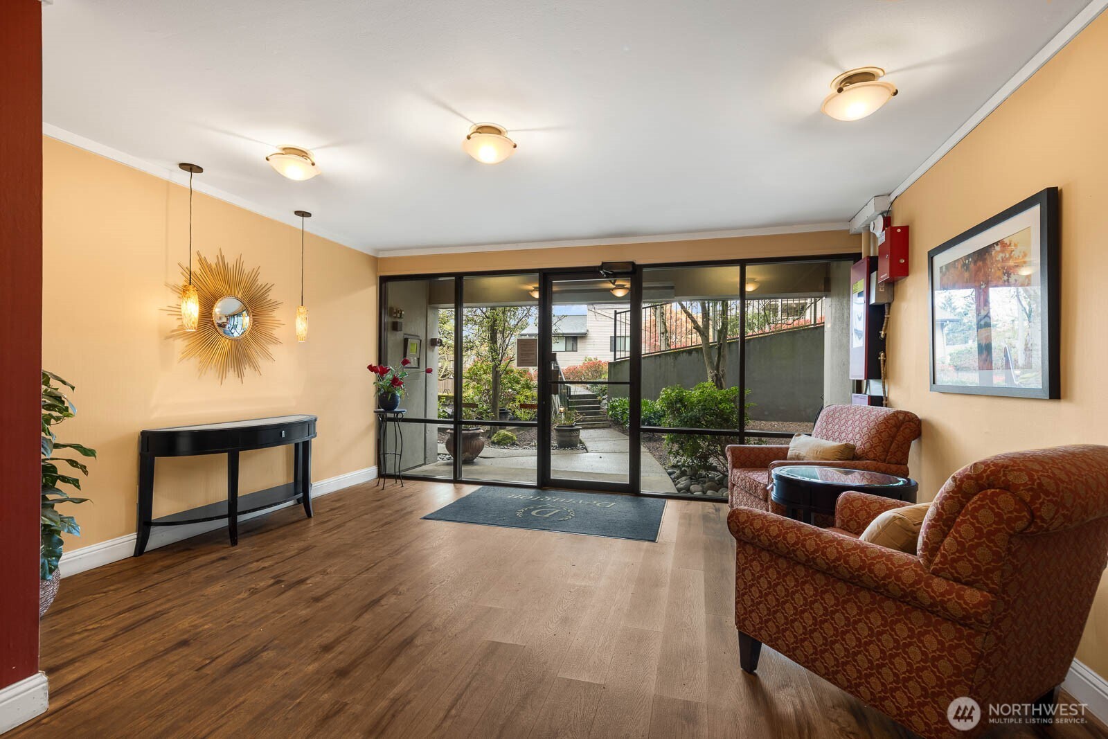 7600 SE 29th St #311, Mercer Island, WA 98040