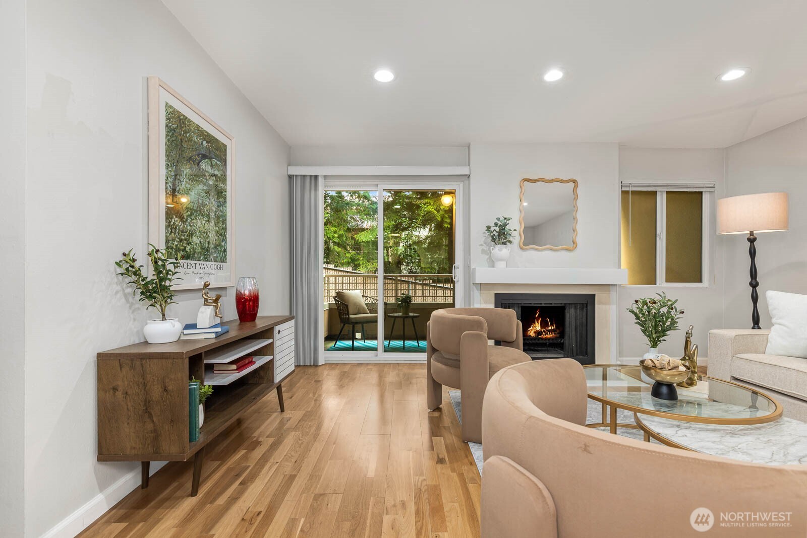 7600 SE 29th St #311, Mercer Island, WA 98040