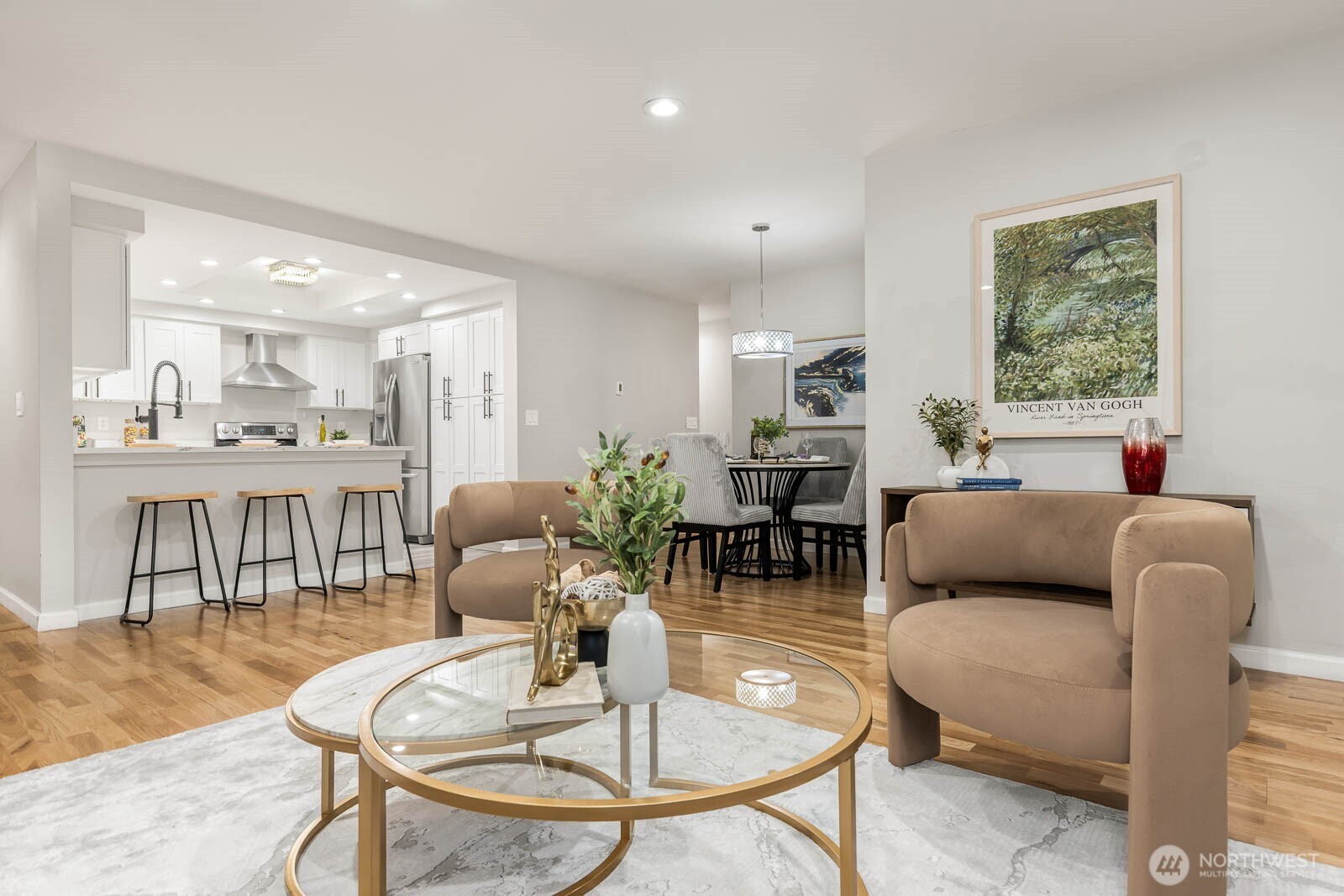 7600 SE 29th St #311, Mercer Island, WA 98040