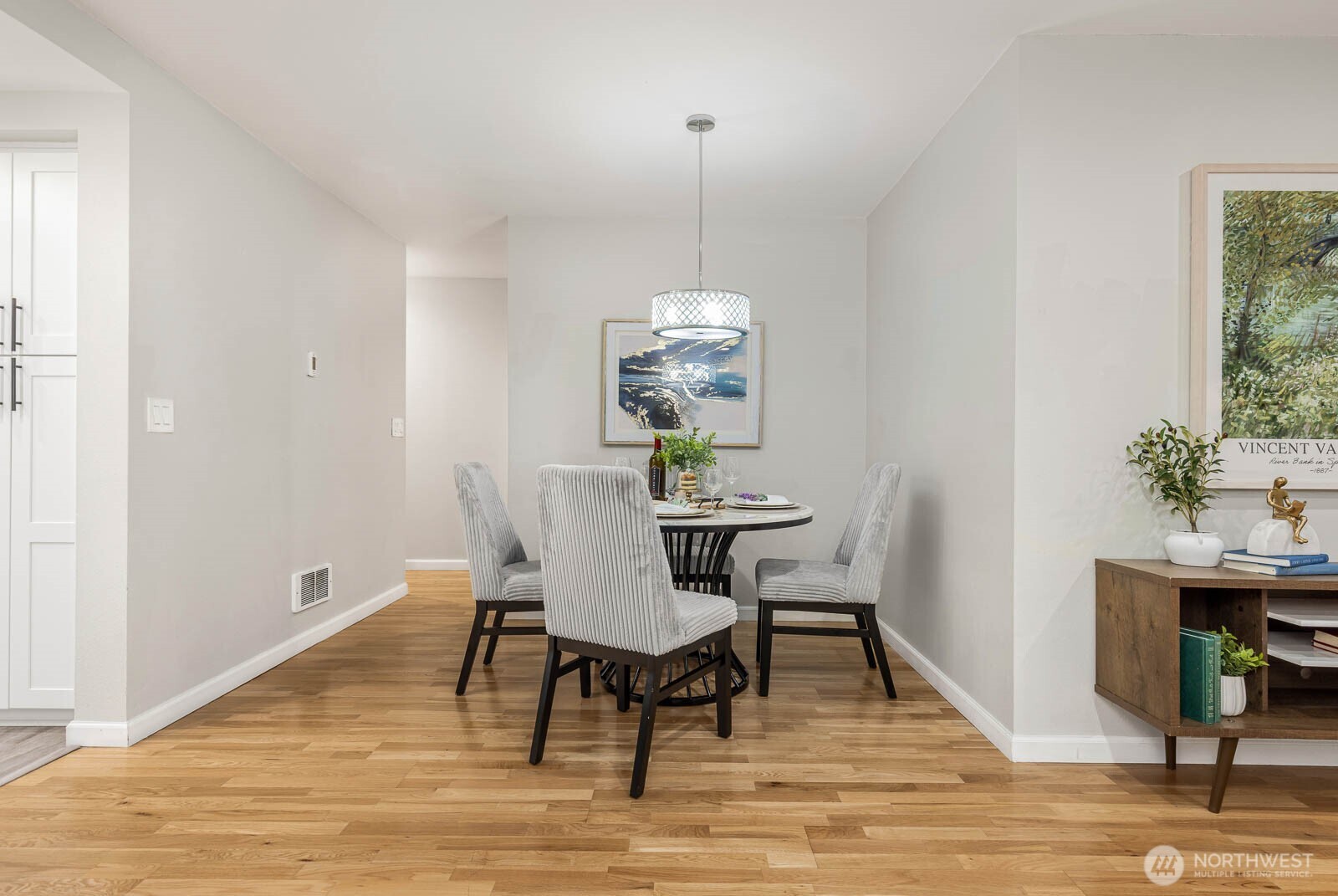 7600 SE 29th St #311, Mercer Island, WA 98040