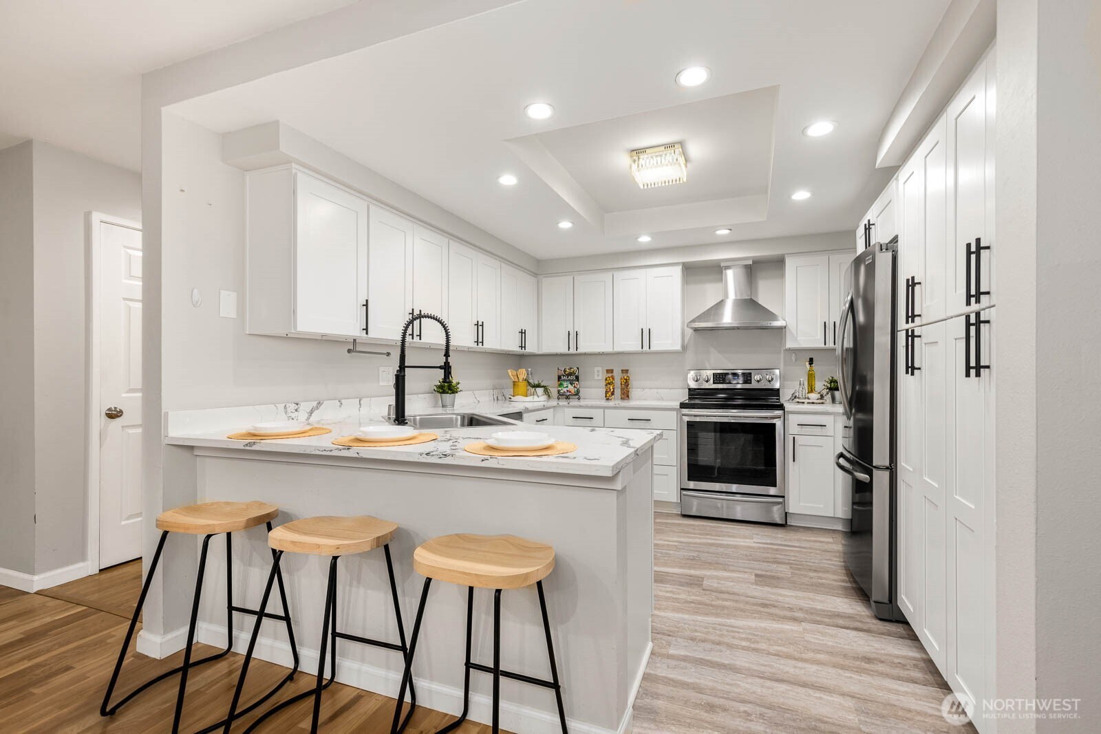 7600 SE 29th St #311, Mercer Island, WA 98040