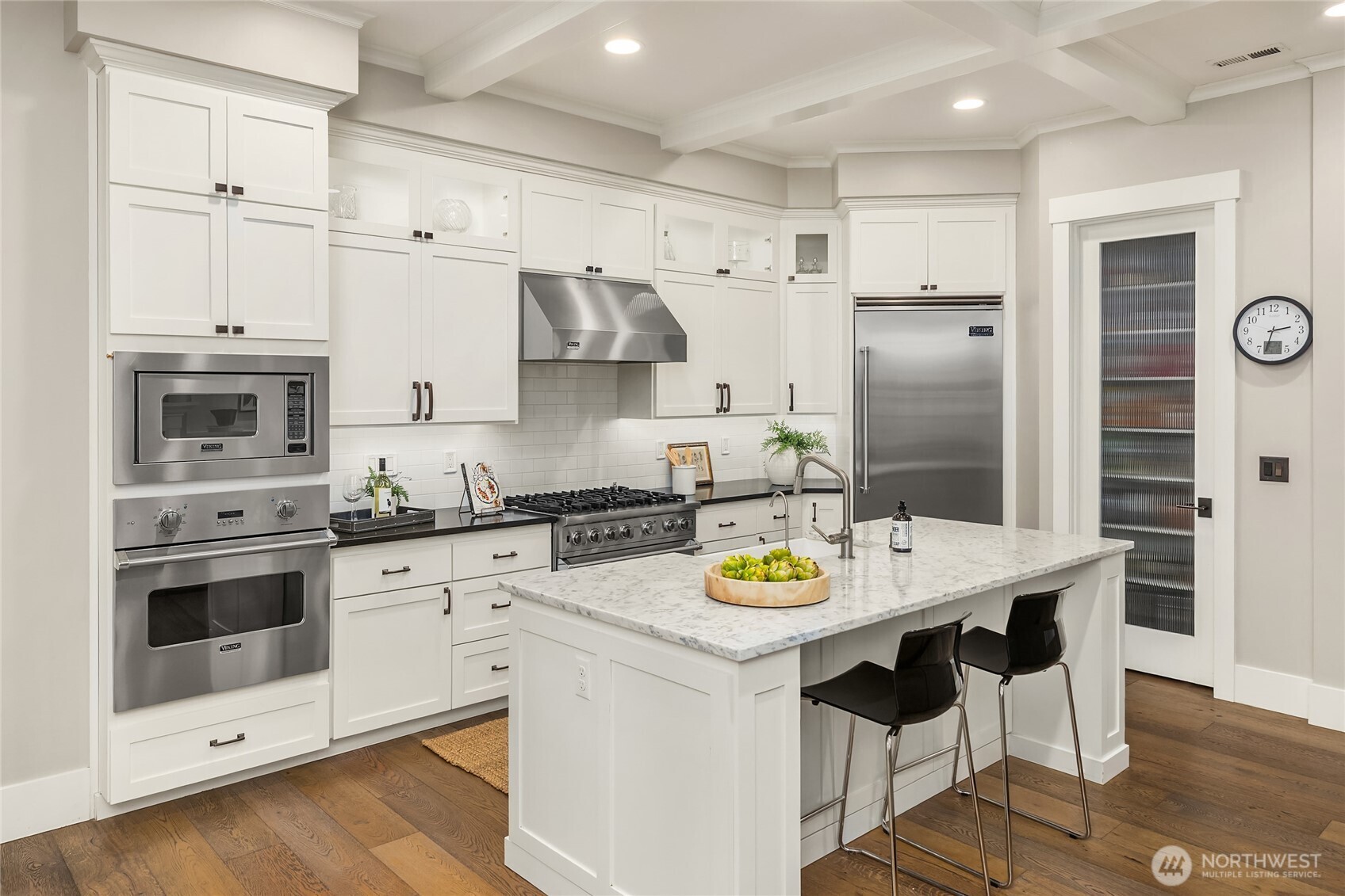 7835 Ledgestone Loop NE, Bainbridge Island, WA 98110