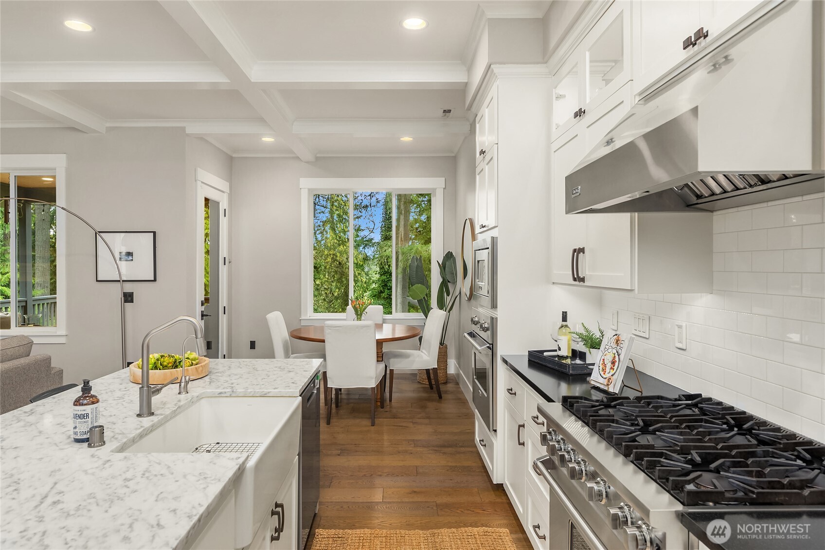 7835 Ledgestone Loop NE, Bainbridge Island, WA 98110