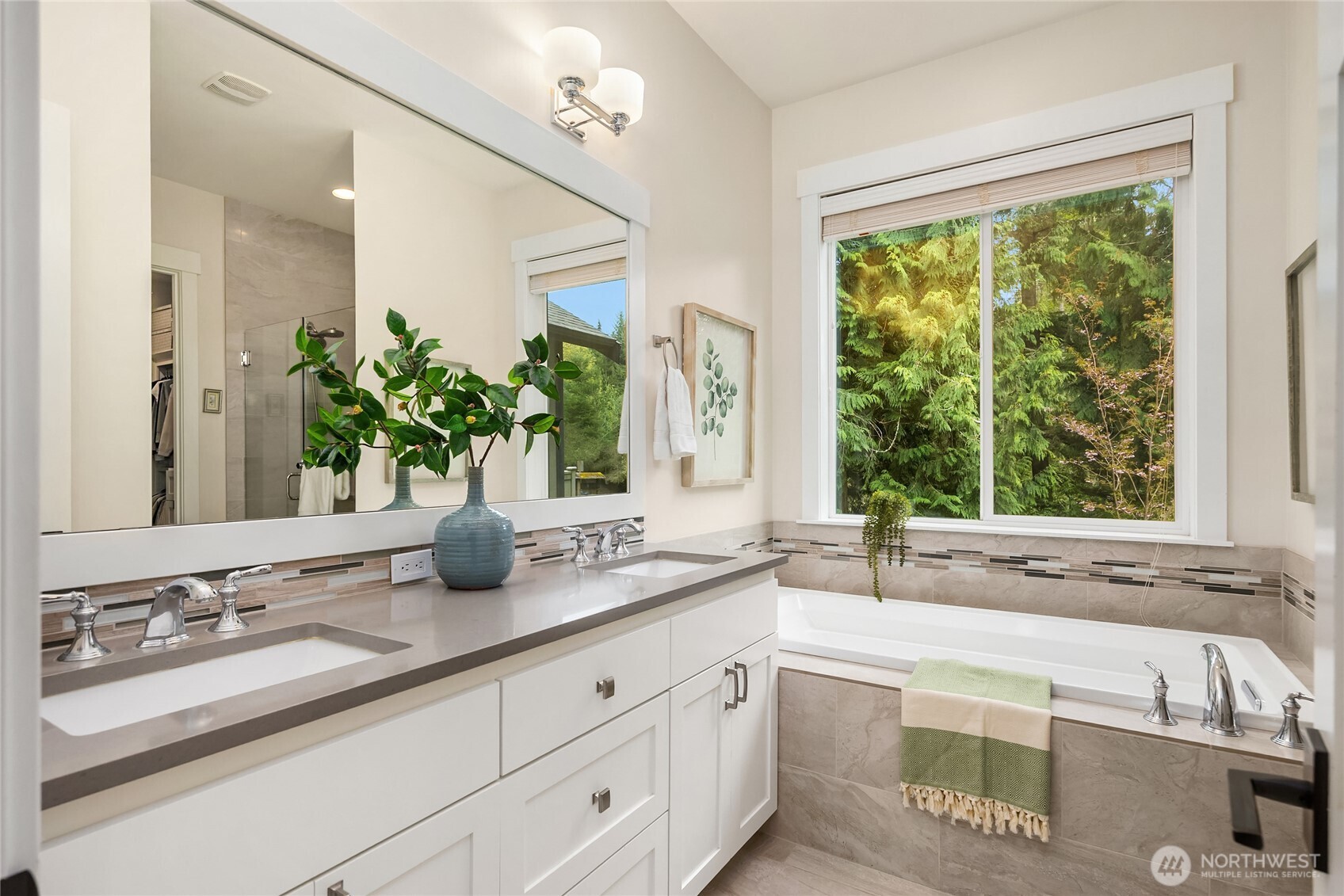 7835 Ledgestone Loop NE, Bainbridge Island, WA 98110
