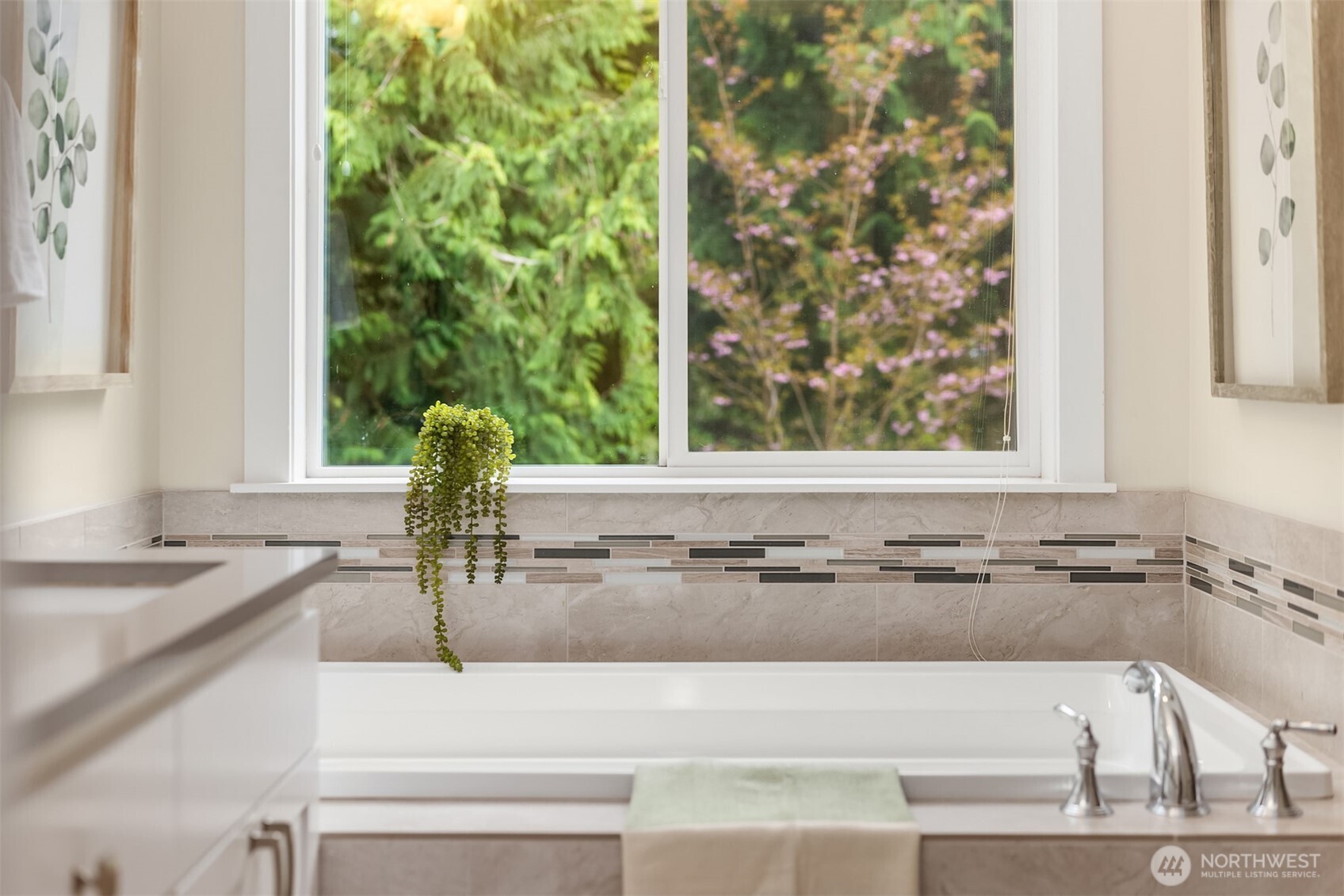 7835 Ledgestone Loop NE, Bainbridge Island, WA 98110