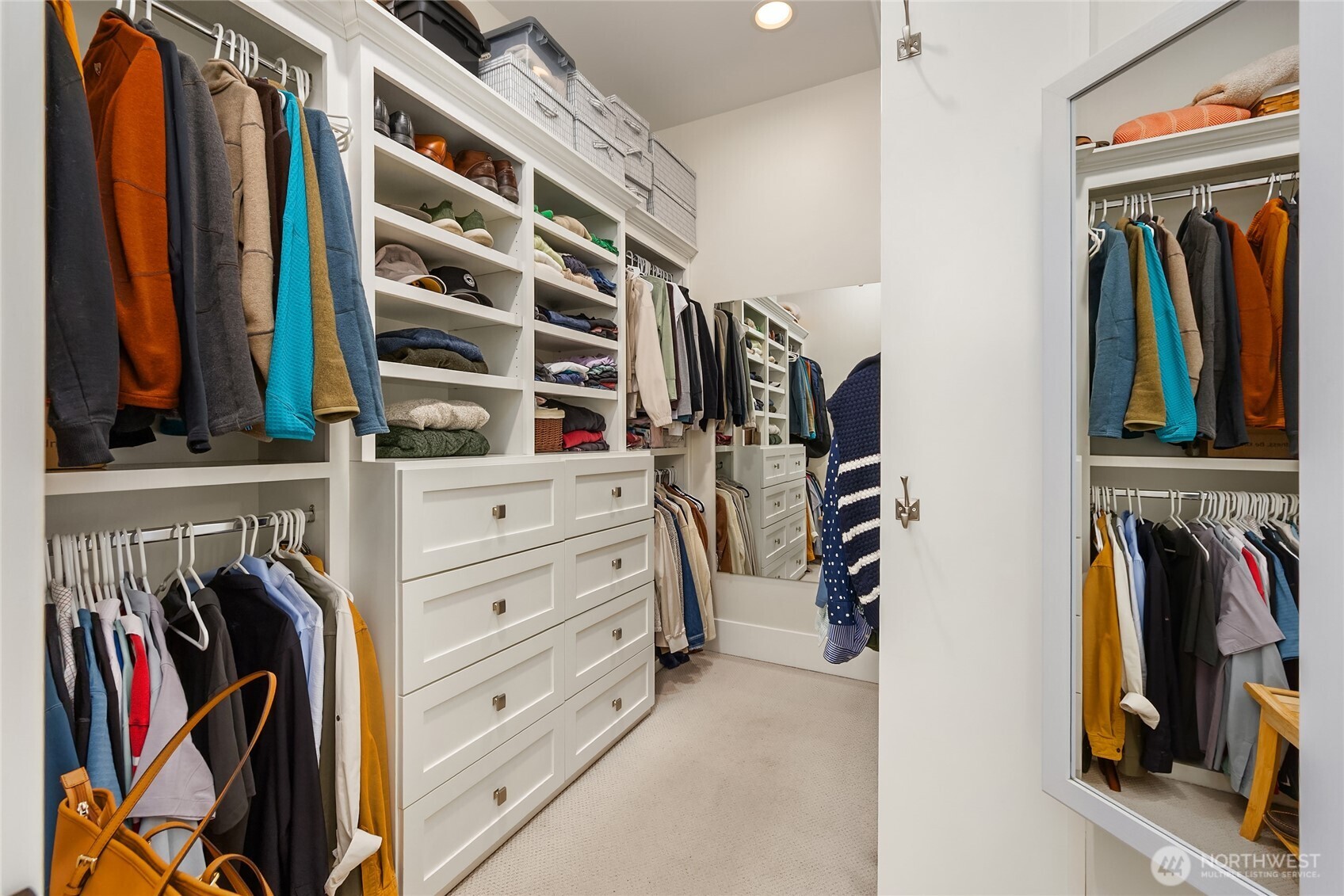 7835 Ledgestone Loop NE, Bainbridge Island, WA 98110
