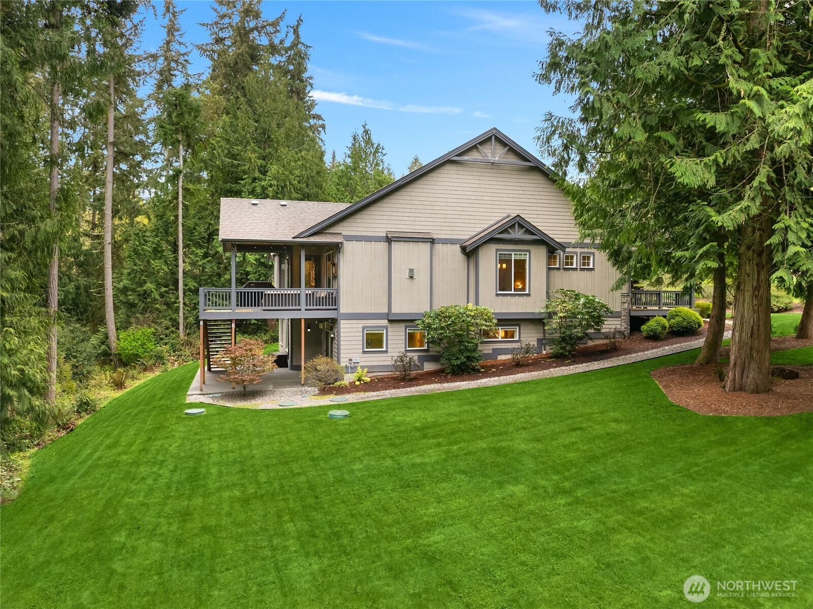 7835 Ledgestone Loop NE, Bainbridge Island, WA 98110