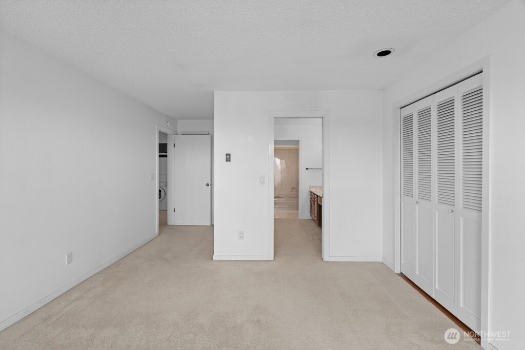 5025 California Avenue SW #402, Seattle, WA 98136