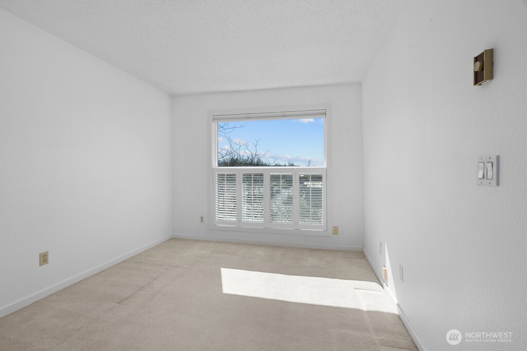 5025 California Avenue SW #402, Seattle, WA 98136