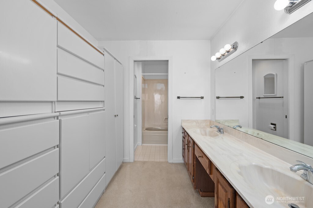 5025 California Avenue SW #402, Seattle, WA 98136