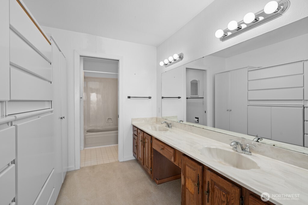 5025 California Avenue SW #402, Seattle, WA 98136