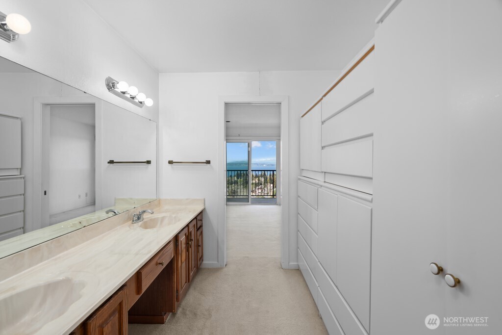 5025 California Avenue SW #402, Seattle, WA 98136