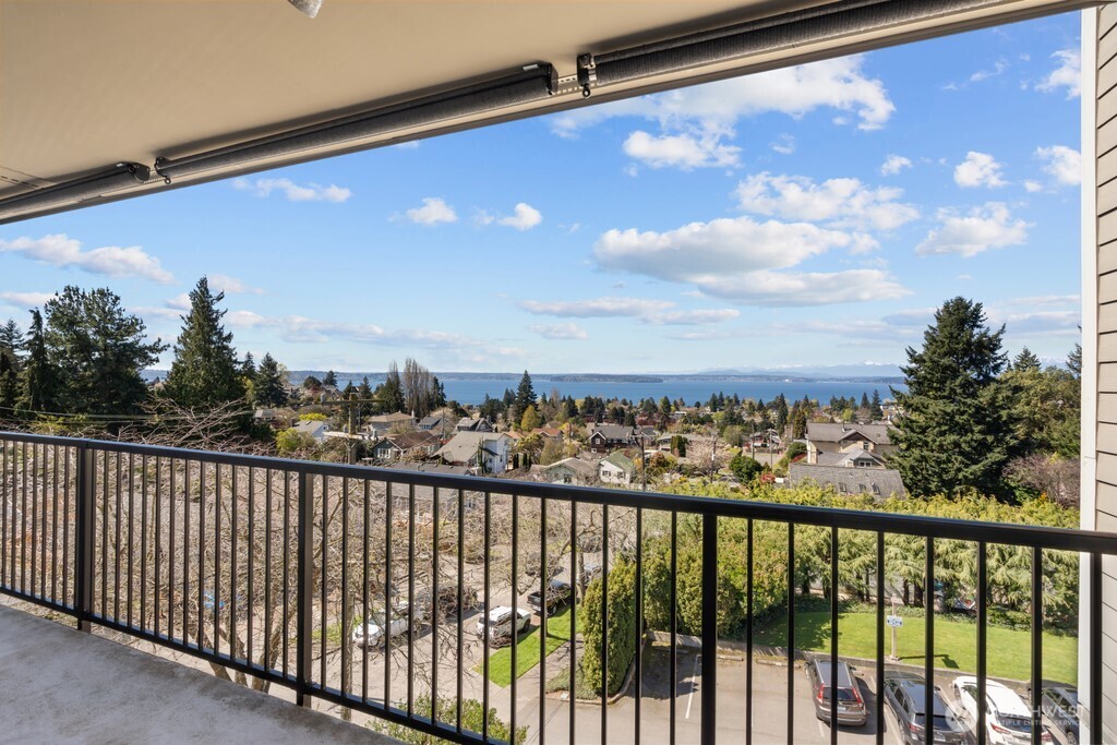 5025 California Avenue SW #402, Seattle, WA 98136