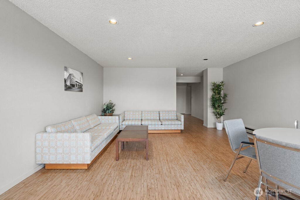 5025 California Avenue SW #402, Seattle, WA 98136
