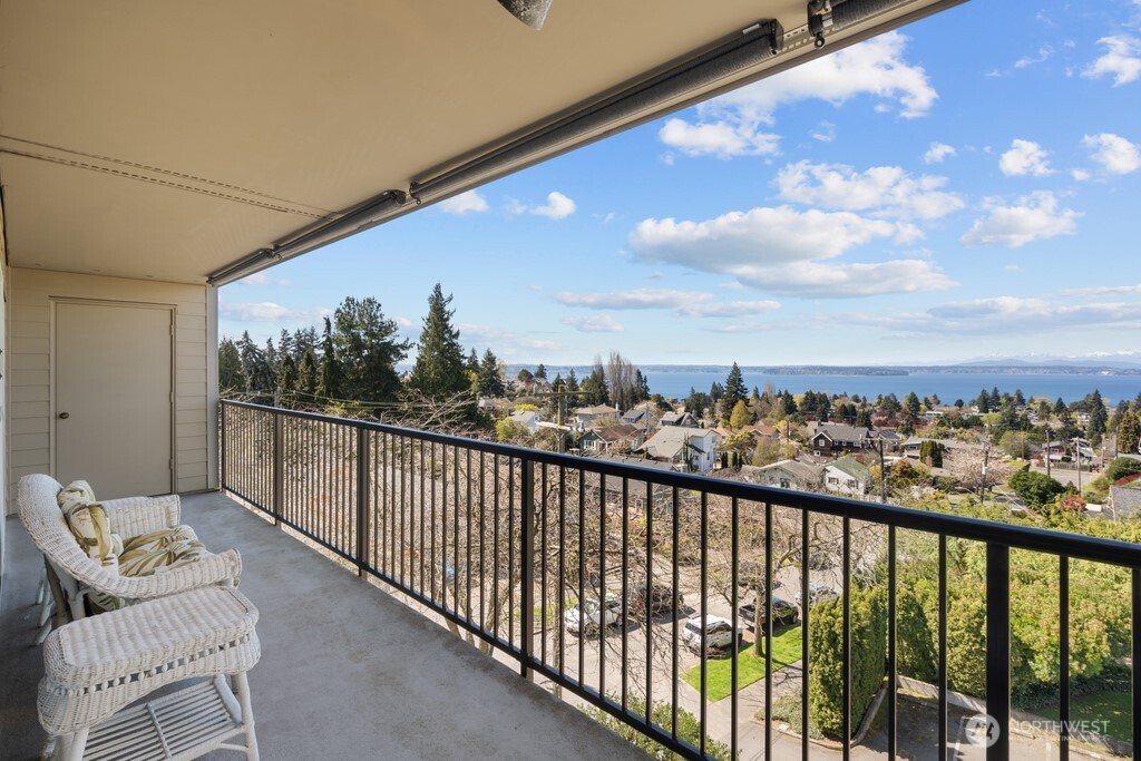 5025 California Avenue SW #402, Seattle, WA 98136