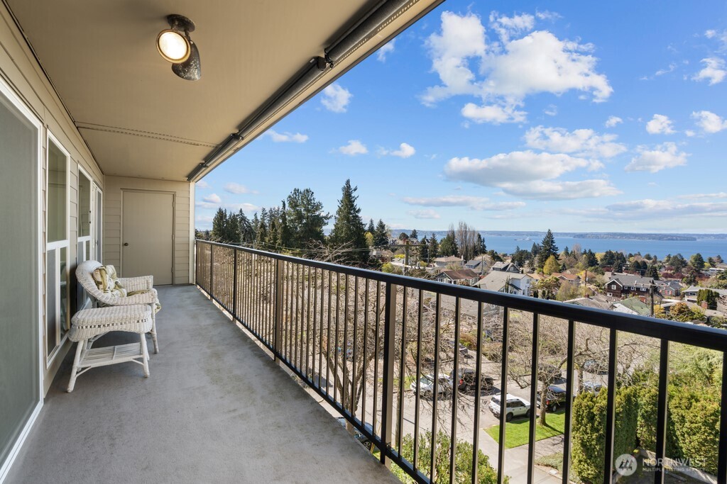 5025 California Avenue SW #402, Seattle, WA 98136