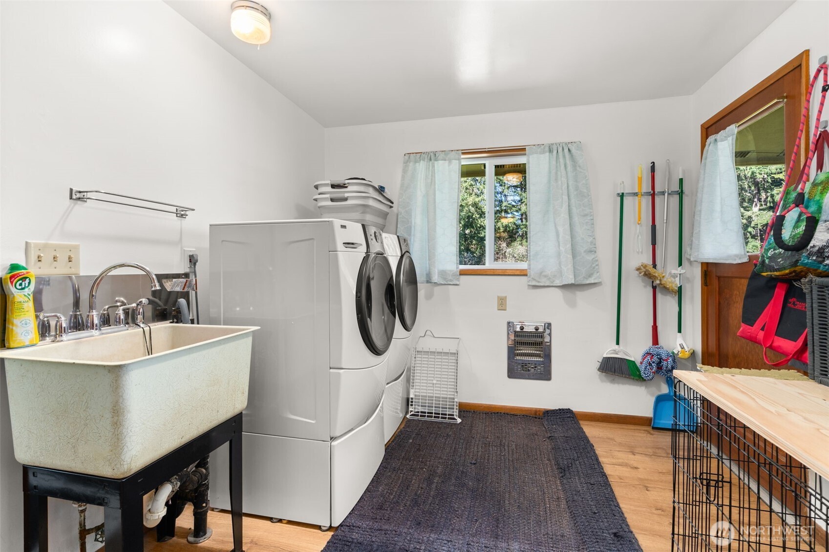 810 King Road , Winlock, WA 98596